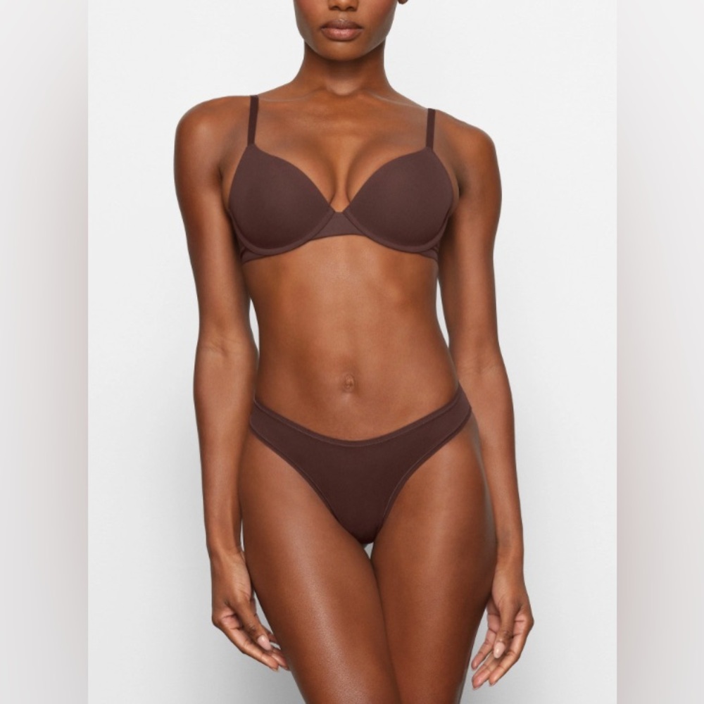 SKIMS Fits Everybody T-Shirt Bra 34A